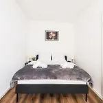 Direkt Am Koenigsplatz - Ideal Fuer Stadterkundung I Fussball-tisch I Perfekt Fuer Familien & Freunde & Business * 奥格斯堡