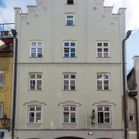 Zentral & Modern I Perfekt Fuer City-Trip I Familien & Freunde & Business I Fussball-Tisch Appartement