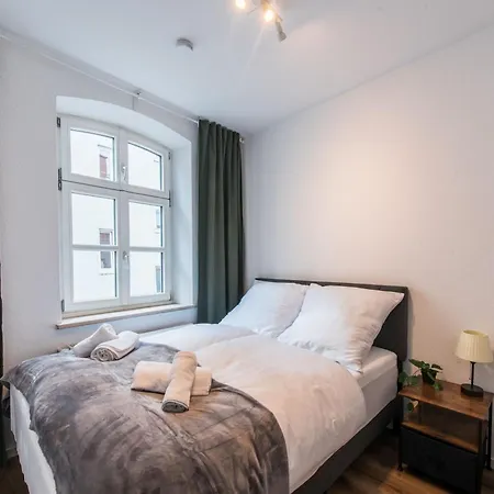 Zentral & Modern I Perfekt Fuer City-Trip I Familien & Freunde & Business I Fussball-Tisch