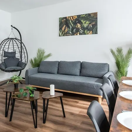 Zentral & Modern I Perfekt Fuer City-Trip I Familien & Freunde & Business I Fussball-Tisch Appartement *