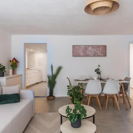 Appartement Zentral & Modern I Perfekt Fuer City-Trip I Familien & Freunde & Business I Fussball-Tisch