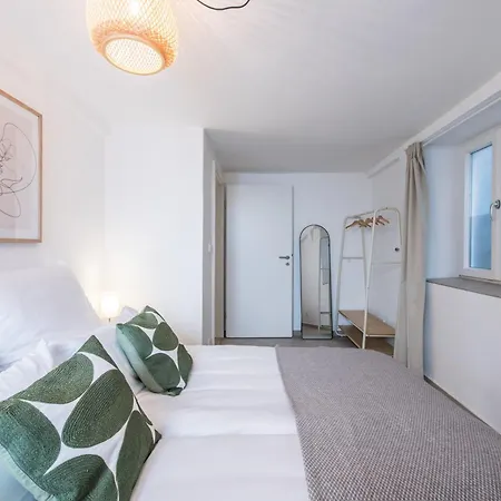 Zentral & Modern I Perfekt Fuer City-Trip I Familien & Freunde & Business I Fussball-Tisch Appartement