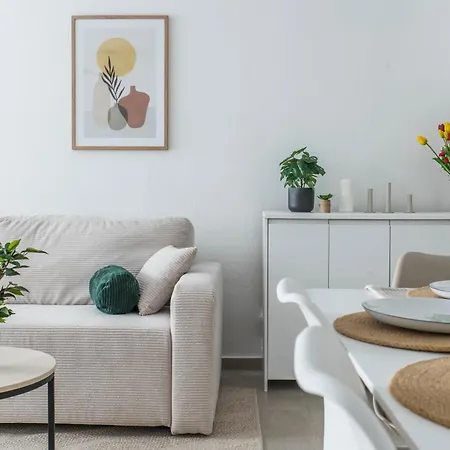 Zentral & Modern I Perfekt Fuer City-Trip I Familien & Freunde & Business I Fussball-Tisch Appartement