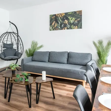 Zentral & Modern I Perfekt Fuer City-trip I Familien & Freunde & Business I Fussball-tisch Lägenhet *